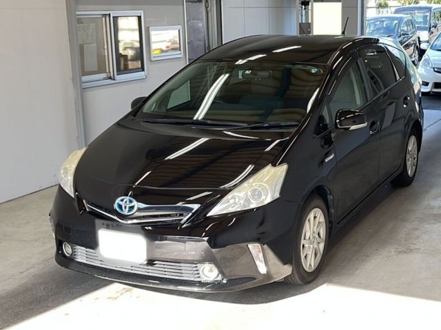 3324 Toyota Prius alpha ZVW41W 2013 г. (KCAA Minami Kyushu)